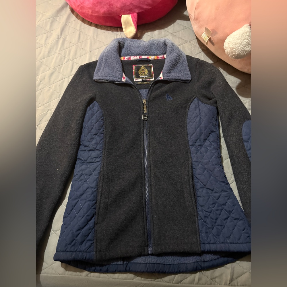 Vintage Women's Navy Blue Quilted Sweater